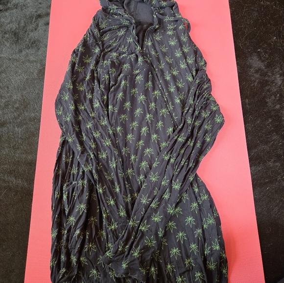 MeUndies Onesie L/XL 420 Pot Leaf Pattern - Picture 6 of 6